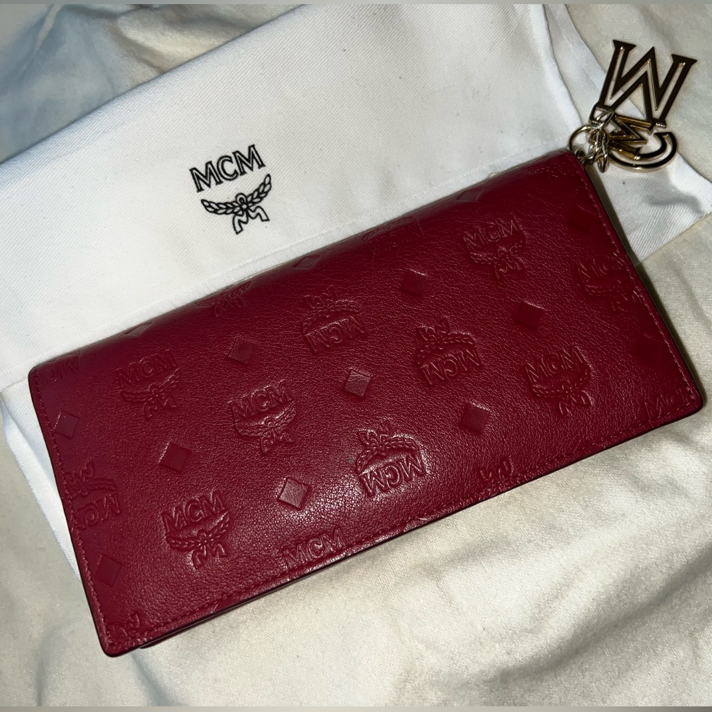 MCM Wallet in great condition, 10 card slots, zipper compartment.